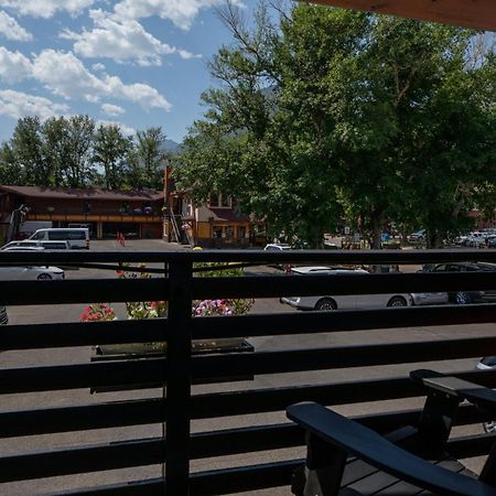 Bayshore Inn & Spa Waterton Park Bagian luar foto