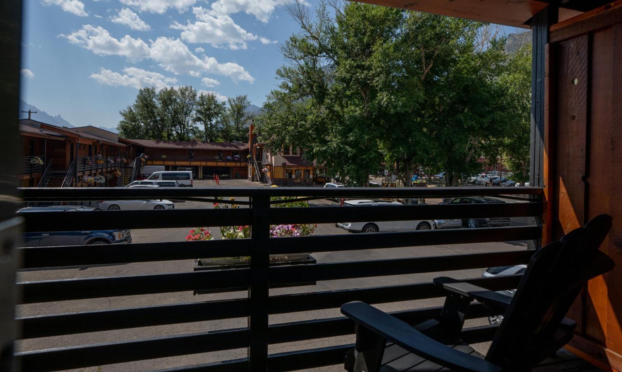 Bayshore Inn & Spa Waterton Park Bagian luar foto
