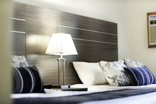 Bayshore Inn & Spa Waterton Park Bagian luar foto